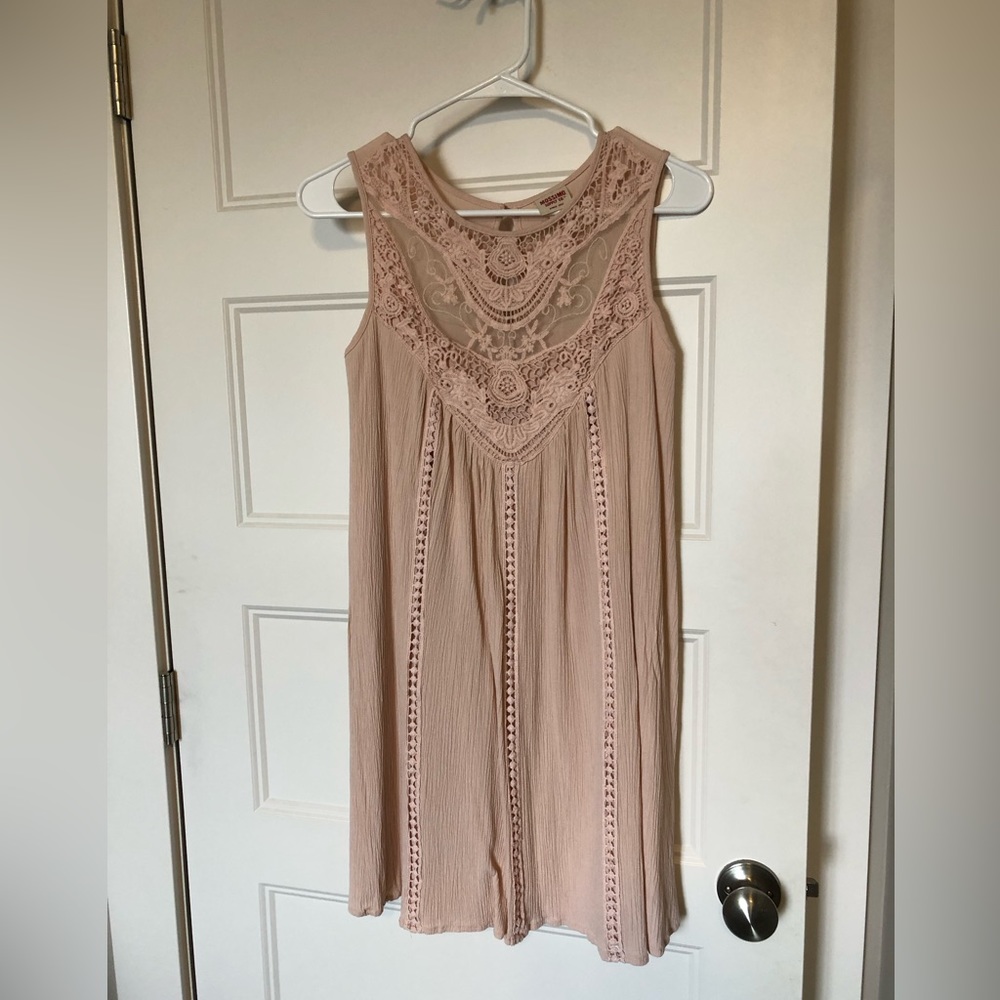 Blush Pink Lace Mesh Textured Sleeveless Knee Length Dress